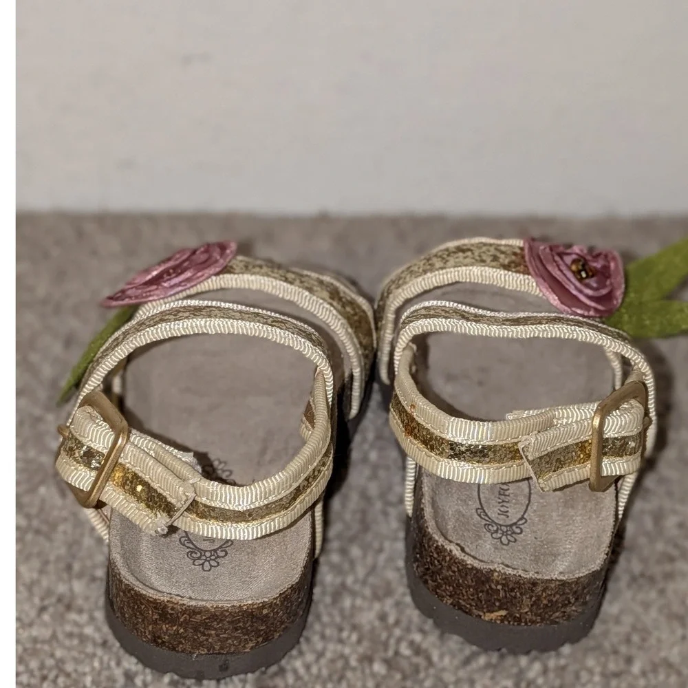 Joyfolie Baby Girls Gold Glitter Flower Sandals Size 4 NWOT $49‎